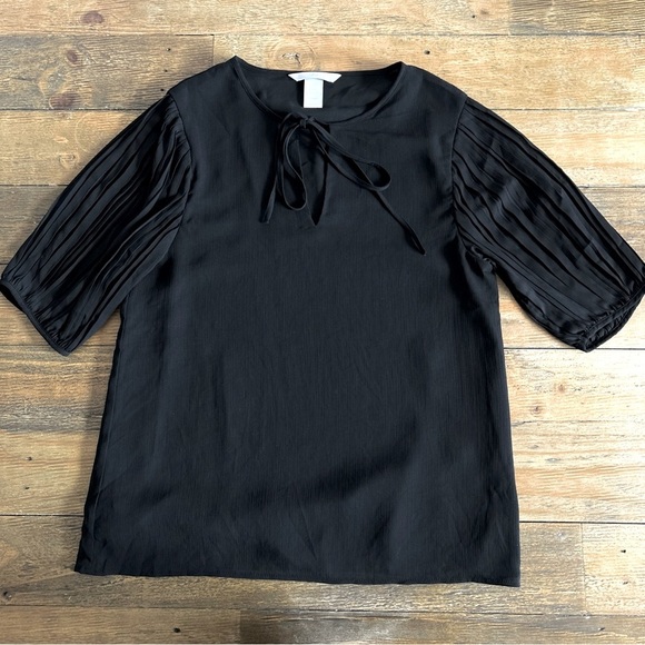 BUNDLE Of H&M Black top sheer sleeves and ANN TAYLOR quarter sleeve top - Picture 3 of 16